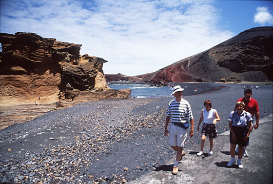 Caminantes en Timanfaya Lanzarote