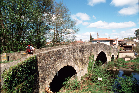 Puente medieval  en el Camino de Santiago Galicia Isidoro Merino