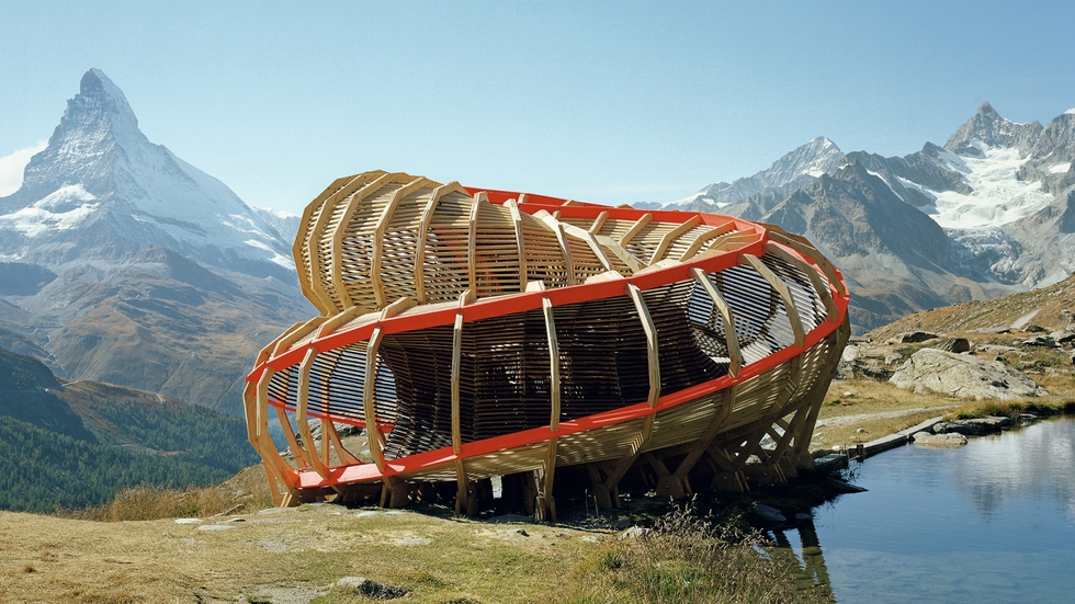 Refugio alpino. Este pabellón en los Alpes es una rampa con bucle convertida en mirador. Lo construyeron estudiantes del Alice Studio en Suiza.